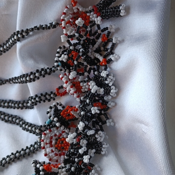 SUPERCUTE Beaded Mexican couple in sombreros necklaces 25 each or three for 60 - Picture 5 of 5